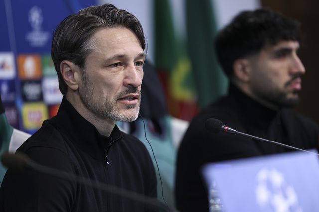 Niko Kovac, treinador do Dortmund, em conferência de imprensa, ao lado de Emre Can