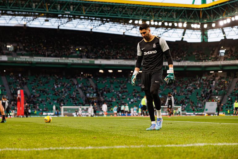 Rui Silva durante o aquecimento em Alvalade