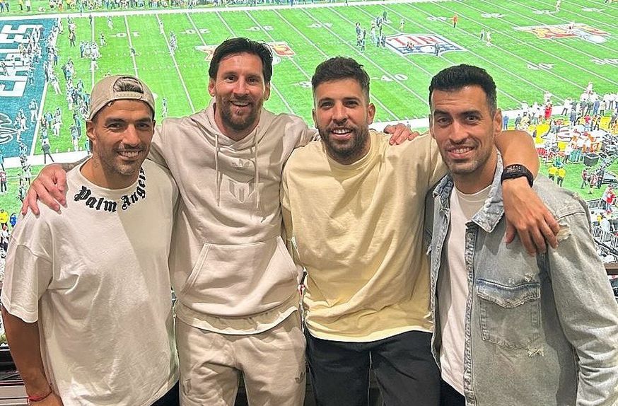 Suárez, Messi, Alba e Busquets assistem ao Super Bowl 2025