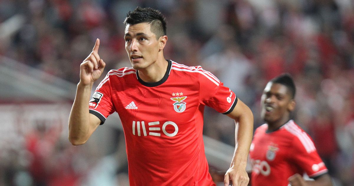 Óscar Cardozo anuncia fim de carreira