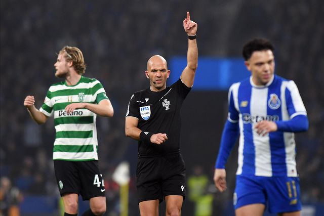 Luís Godinho foi o árbitro do clássico
