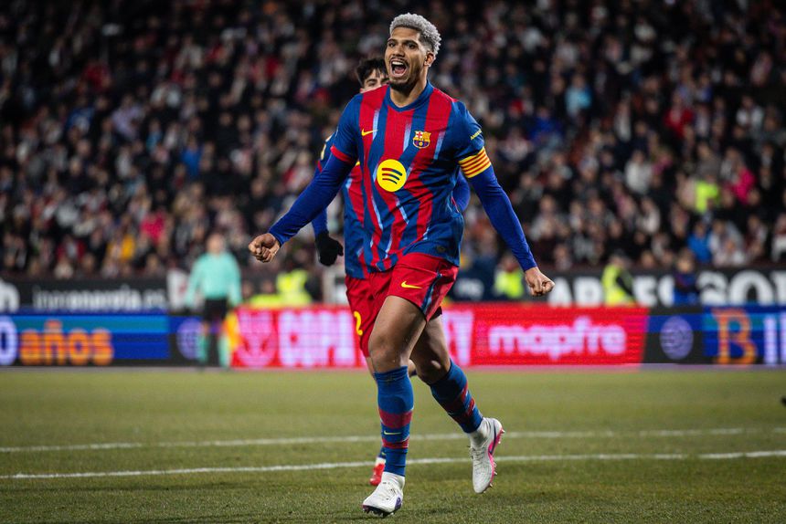Ronald Araújo marcou no regresso ao Barcelona