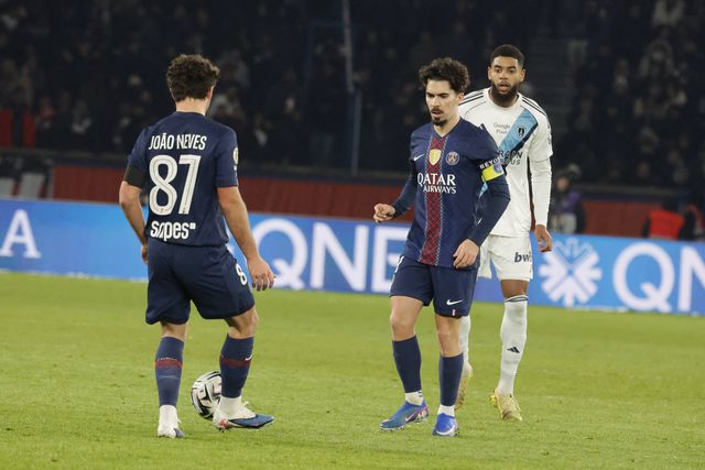 Vitinha com o compatriota João Neves