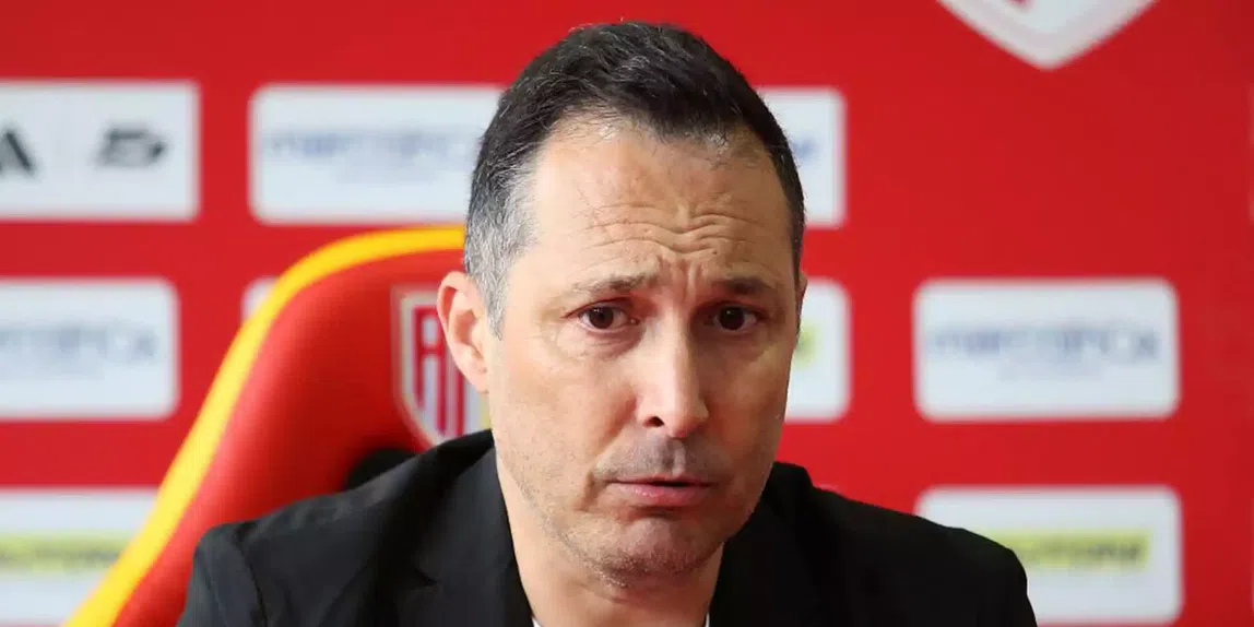 Miguel Socorro (esq.) é o vice-presidente do Aves SAD