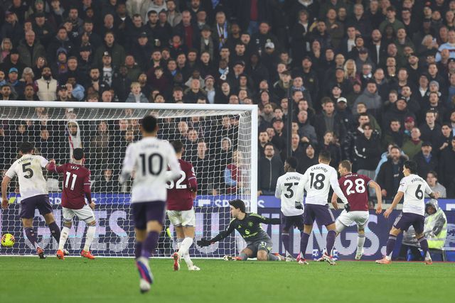 NES mete travão ao Man. United