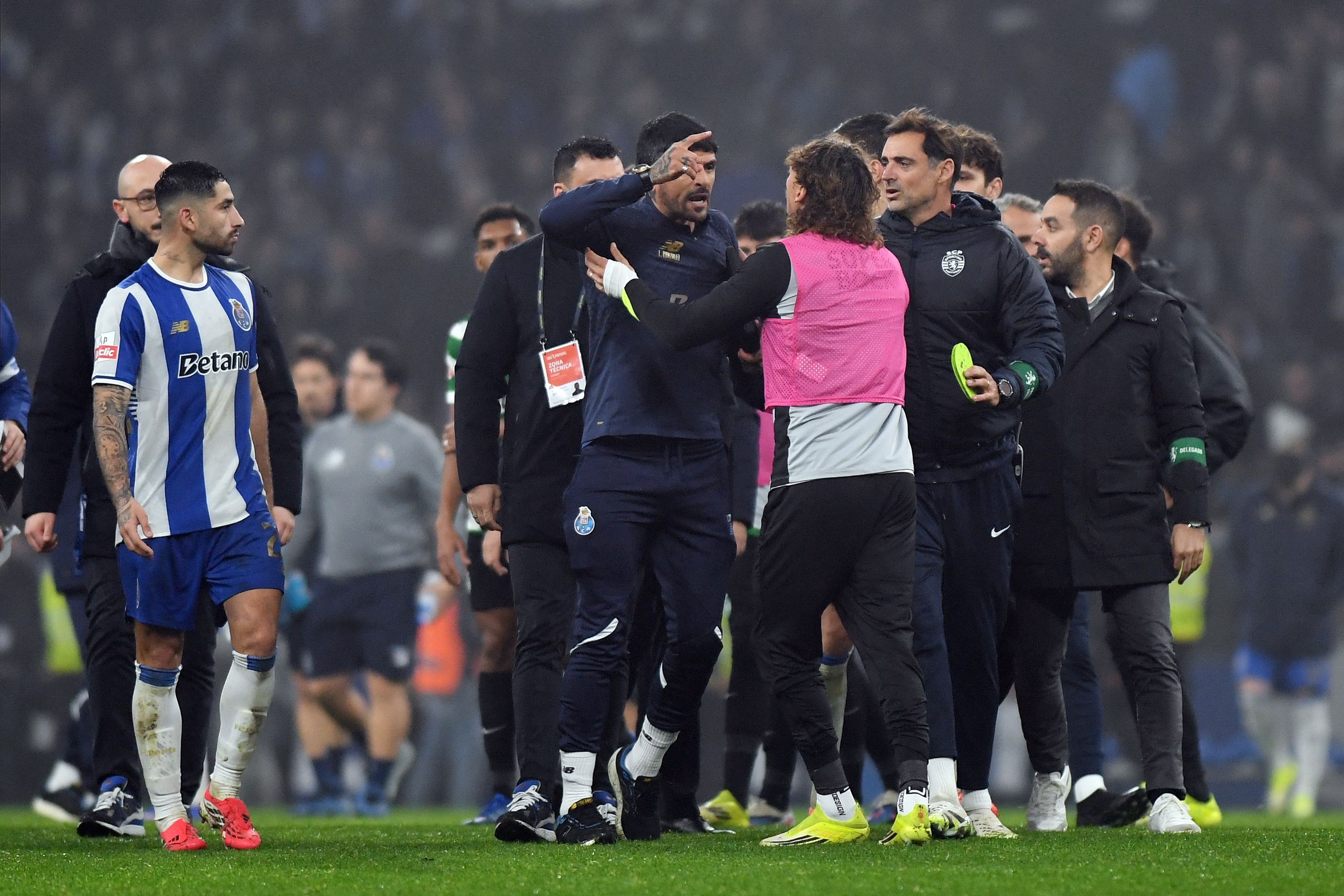 Ânimos exaltados no final do clássico - foto: Rogério Ferreira/Kapta +