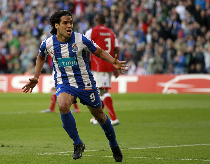 Falcao jogou duas épocas no FC Porto e conquistou sete títulos - A BOLA
