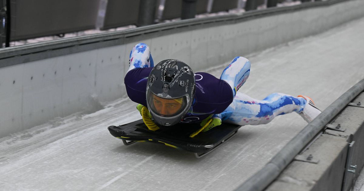 Jogos Olímpicos: ucraniano usa capacete para homenagear atletas mortos na guerra