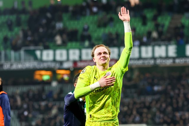 Niek Schiks não escondeu a emoção pela estreia na equipa principal do PSV