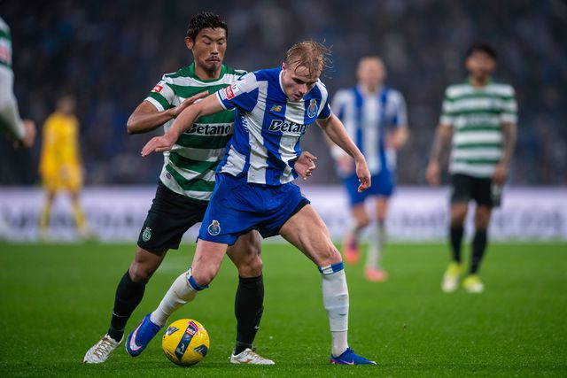 Morita e Froholdt em duelo no último clássico entre FC Porto e Sporting, no Dragão - Foto: Miguel Lemos/IMAGO