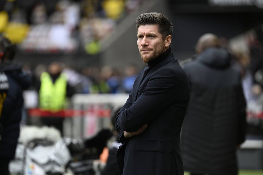 Sébastien Pocognoli, treinador do Mónaco, a liderar a equipa na Ligue 1