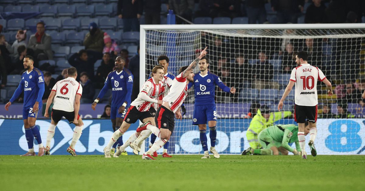 De 3-0 para 3-4 aos 90+6': jogo alucinante entre Leicester e Southampton