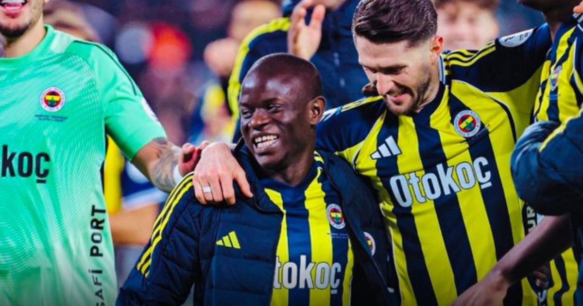 N´Golo Kanté aprendeu rápido a festejar com os adeptos (vídeo)