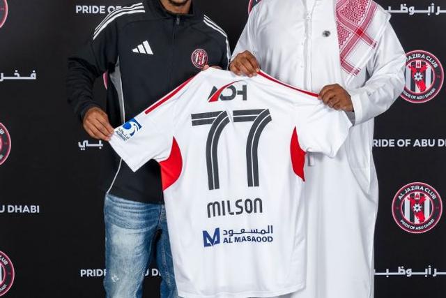 Felício Milson, internacional angolano, oficialmente apresentado como jogador do Al Jazira. Vai vestir a camisola 77