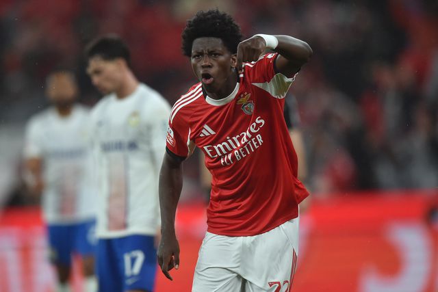 Anísio, o jovem mágico do Benfica foi herói e, imagino, novo recordista mundial. Marcar em dois jogos sem tocar antes na bola só pode ser inédito — Foto: MIGUEL NUNES