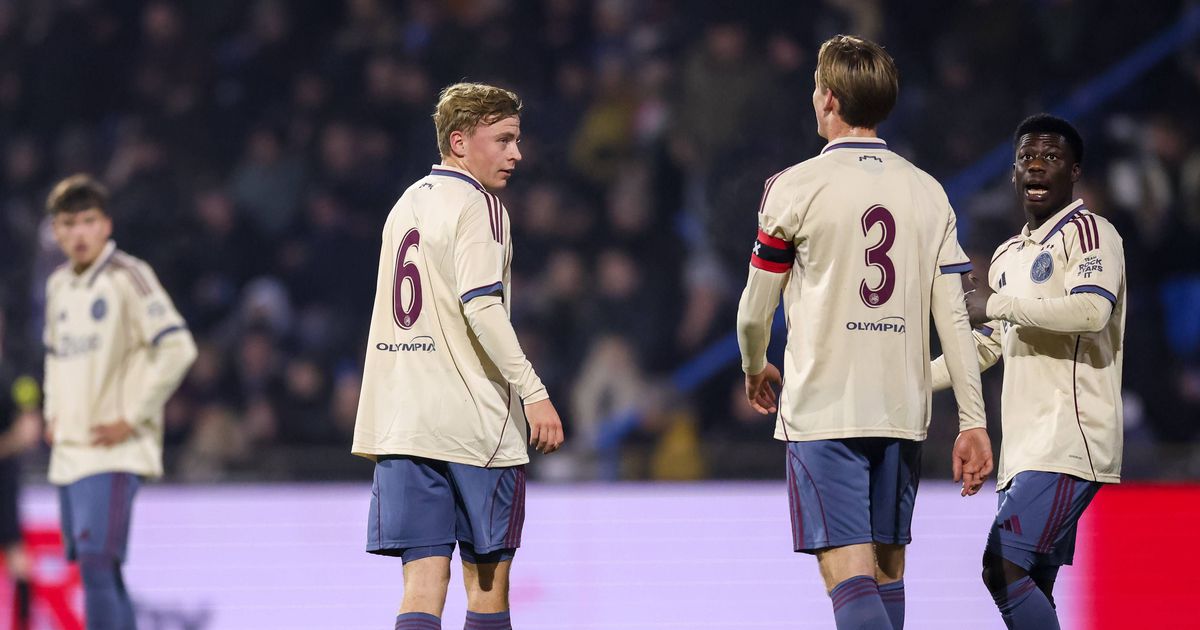 Crise na formação do Ajax: apenas há 10 dias no cargo, Cruyff despede treinador