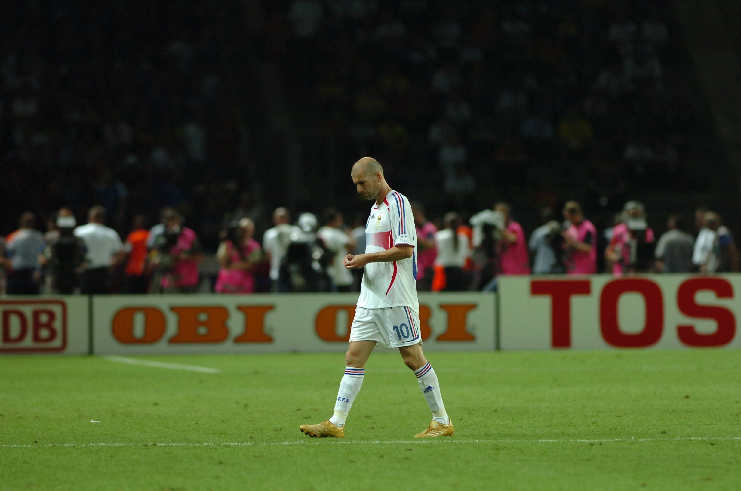 Zidane - A cabeçada no peito de Marco Materazzi no prolongamento da final do Mundial de 2006 manchou e precipitou o final de uma carreira brilhante - Foto: IMAGO