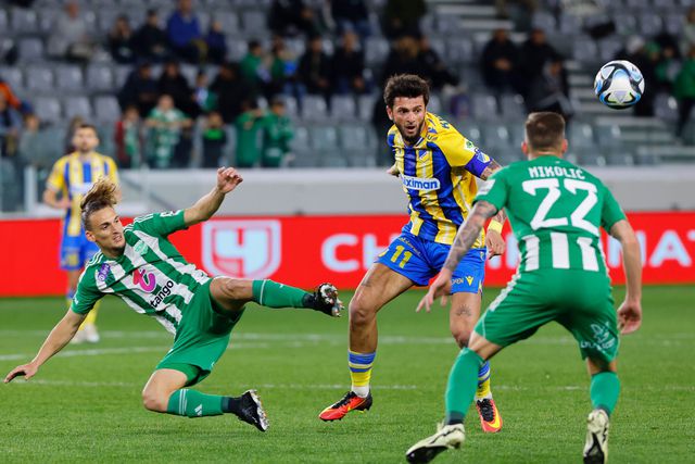 APOEL de Sá Pinto perde contra o segundo classificado