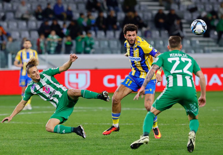 APOEL de Sá Pinto perde contra o segundo classificado