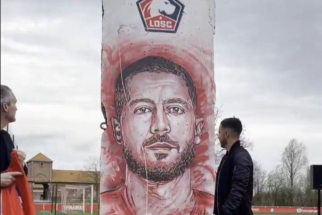 Hazard regressa ao Lille e é homenageado com nome em campo de treinos