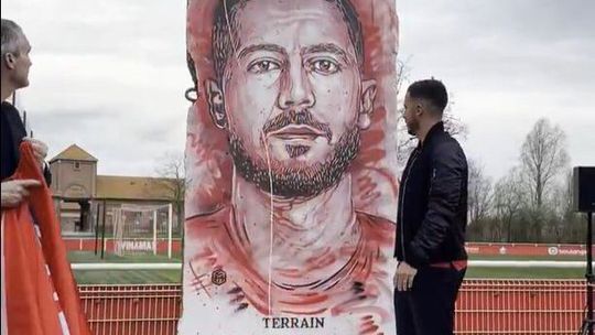 Hazard regressa ao Lille e é homenageado com nome em campo de treinos