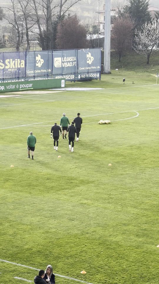 Guarda-redes leoninos já em campo