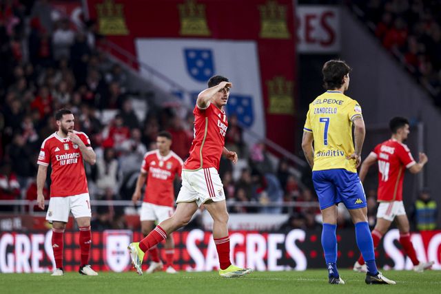 Noite de todas as apostas no grande casino do Estoril: a crónica do jogo na Luz