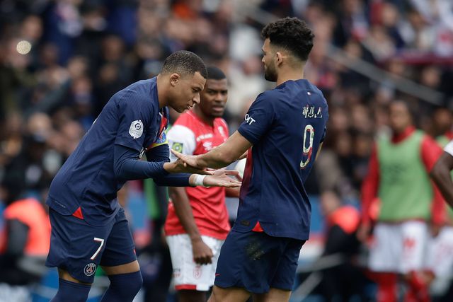 Mbappé ficou novamente no banco e Luis Enrique desejou-lhe «o melhor para o futuro»