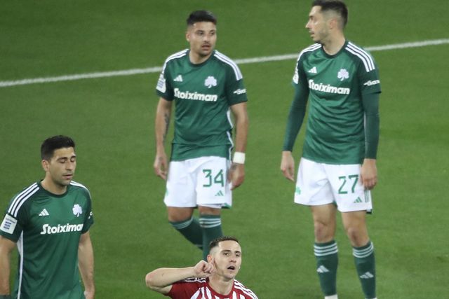 Podence marca golaço, mas Olympiakos perde dérbi e desce para 4.º lugar (vídeo)