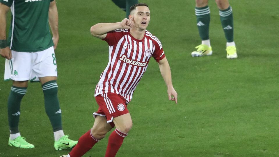 Podence marca golaço, mas Olympiakos perde dérbi e desce para 4.º lugar (vídeo)