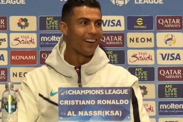 Vídeo: Ronaldo ouve a expressão 'remontada' e responde em árabe