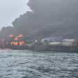 VÍDEO: navio de carga português colide com petroleiro que se incendeia