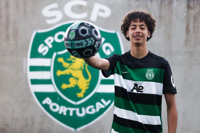 Jovem médio assina com o Sporting