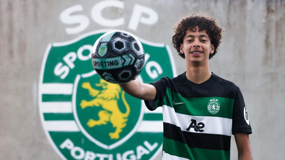 Jovem médio assina com o Sporting