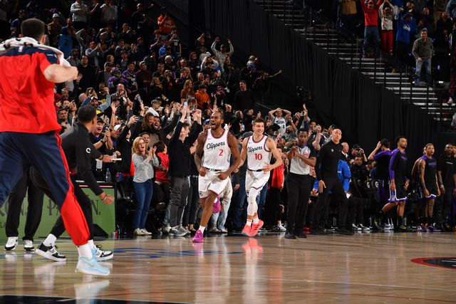 Kawhi Leonard a celebrar pelos Clippers