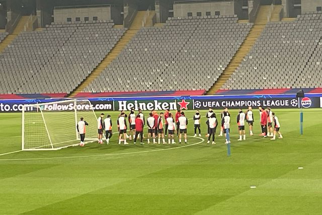 Benfica cumpre último treino antes do jogo com o Barcelona no relvado do Estádio Olímpico Lluís Companys, que será o palco do jogo