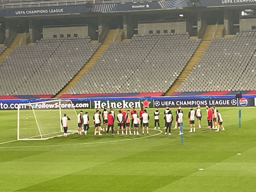 Benfica cumpre último treino antes do jogo com o Barcelona no relvado do Estádio Olímpico Lluís Companys, que será o palco do jogo