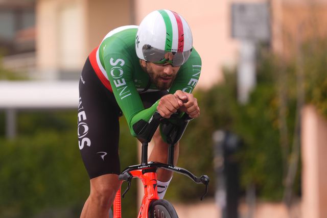 Tirreno-Adriático: Filippo Ganna voa contra o tempo (vídeos)