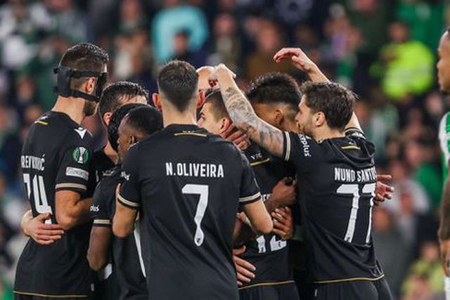 A festa dos jogadores do V. Guimarães após o empate (2-2) com o Betis, no Benito Villamarín