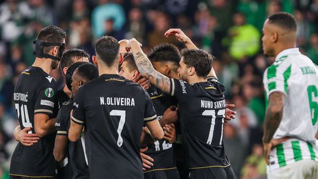 A festa dos jogadores do V. Guimarães após o empate (2-2) com o Betis, no Benito Villamarín