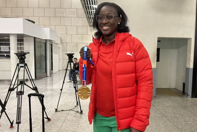 Auriol Dogmo aplaudida à chegada dos Europeus: «Uma medalha de bronze depois de... diamante»
