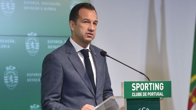 Frederico Varandas, presidente do Sporting, discursa no hall VIP do Estádio José Alvalade durante a apresentação do treinador Rui Borges
