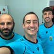 Pedro Gutiérrez, ao centro, é árbitro de futebol, e já apitou jogos da distrital da AF Lisboa