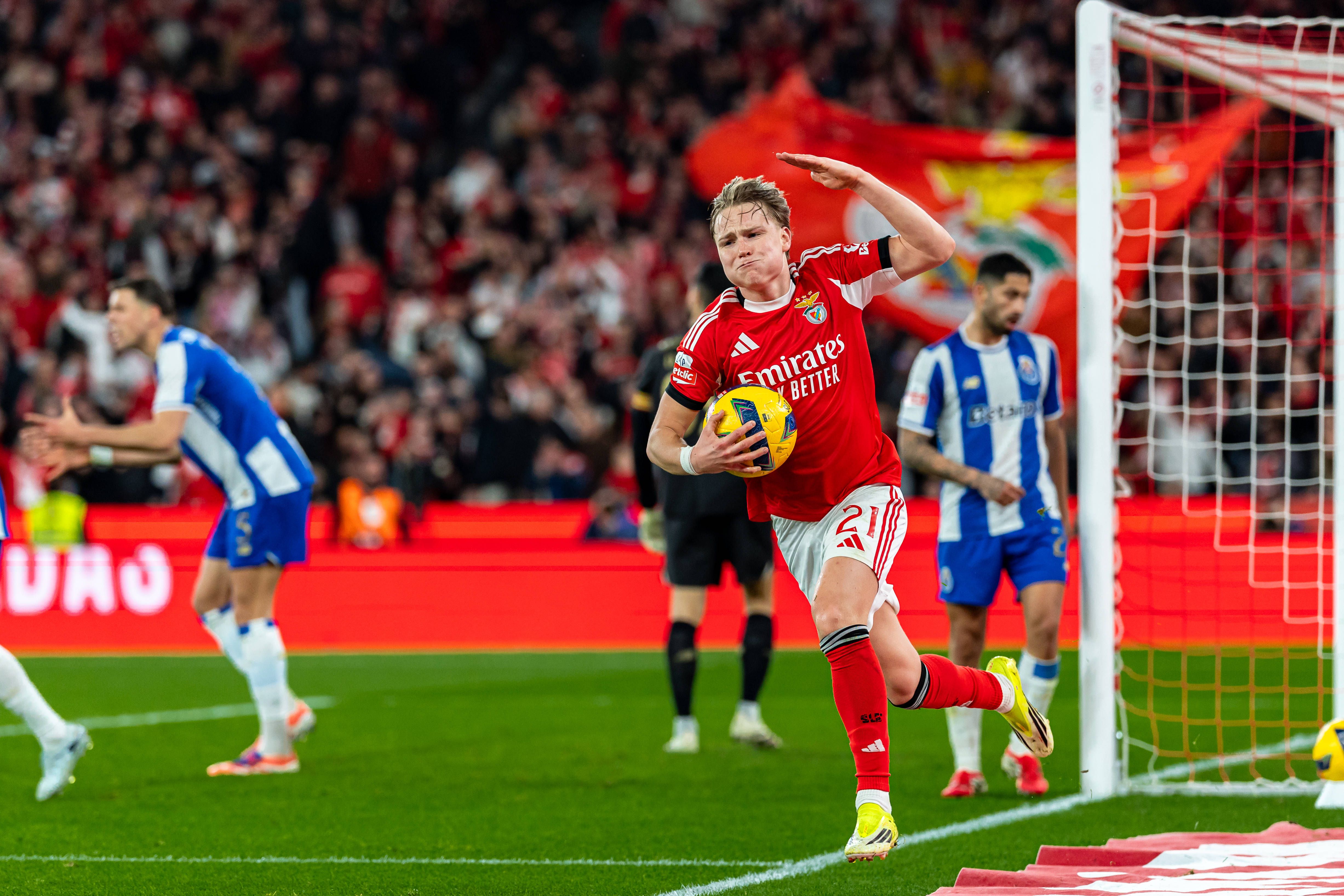 Schjelderup festeja o primeiro golo do Benfica no clássico de domingo frente ao FC Porto