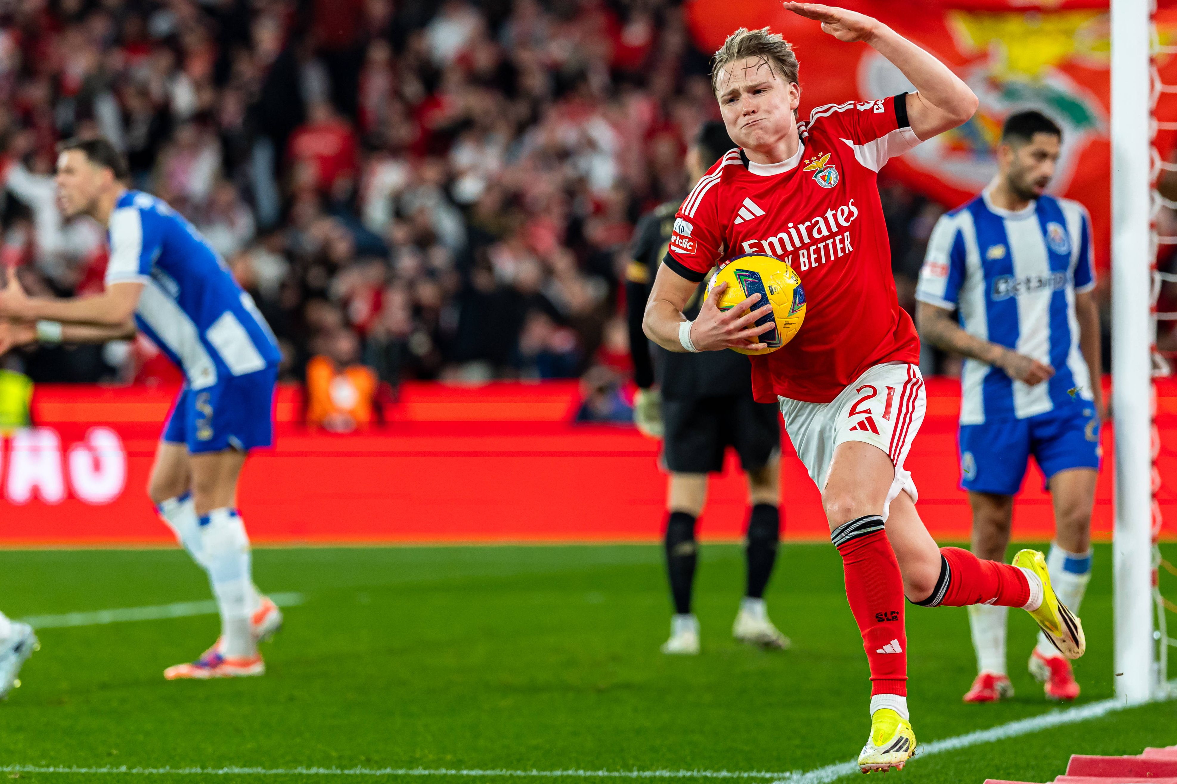 Schjelderup festeja o primeiro golo do Benfica no clássico de domingo frente ao FC Porto