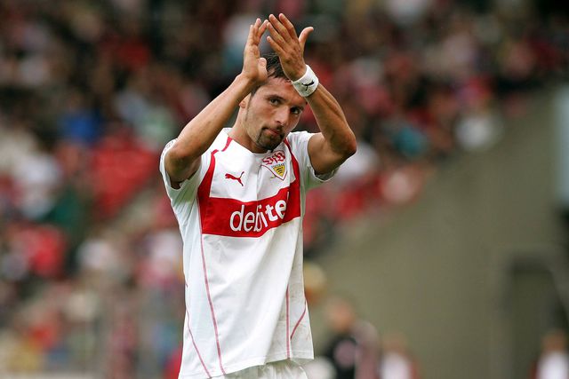 Brilhou no Estugarda, vê o FC Porto favorito e diz: «Aquele golo ao Benfica...»