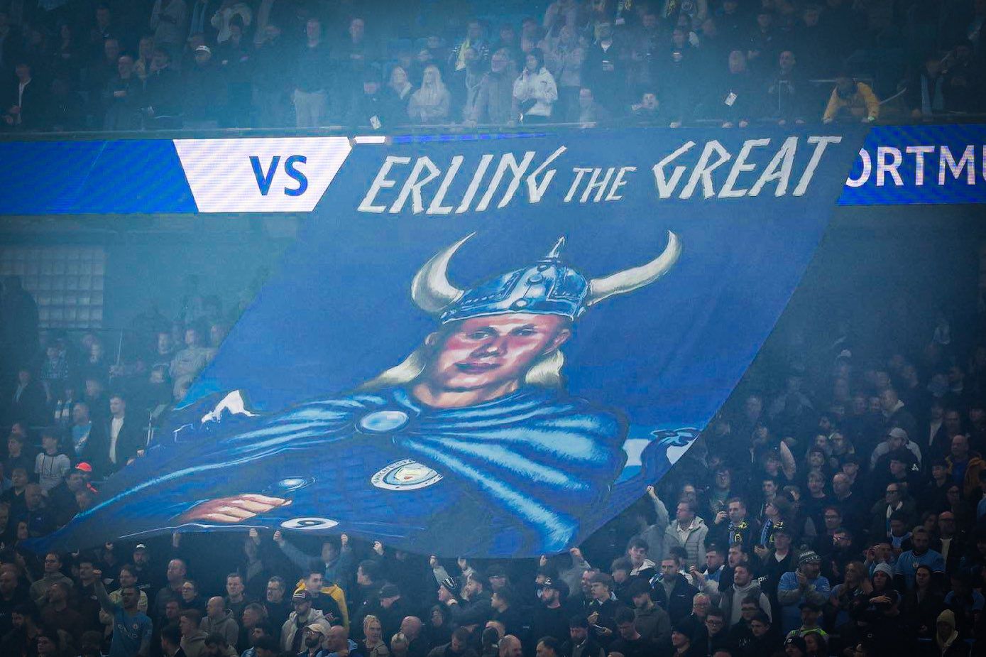 Manchester City-Borussia Dortmund (Liga dos Campeões, 5 de novembro de 2025)
Celebração do enorme impacto de Haaland no clube desde que chegou ao City, tornou-se rapidamente uma das maiores figuras da equipa
FOTO: X