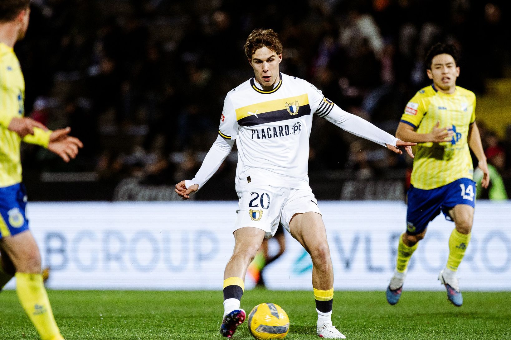 Se a cabeça pensa bem, os pés executam melhor: criativo brilha no Minho e na seleção de sub-21 - Foto: Famalicão