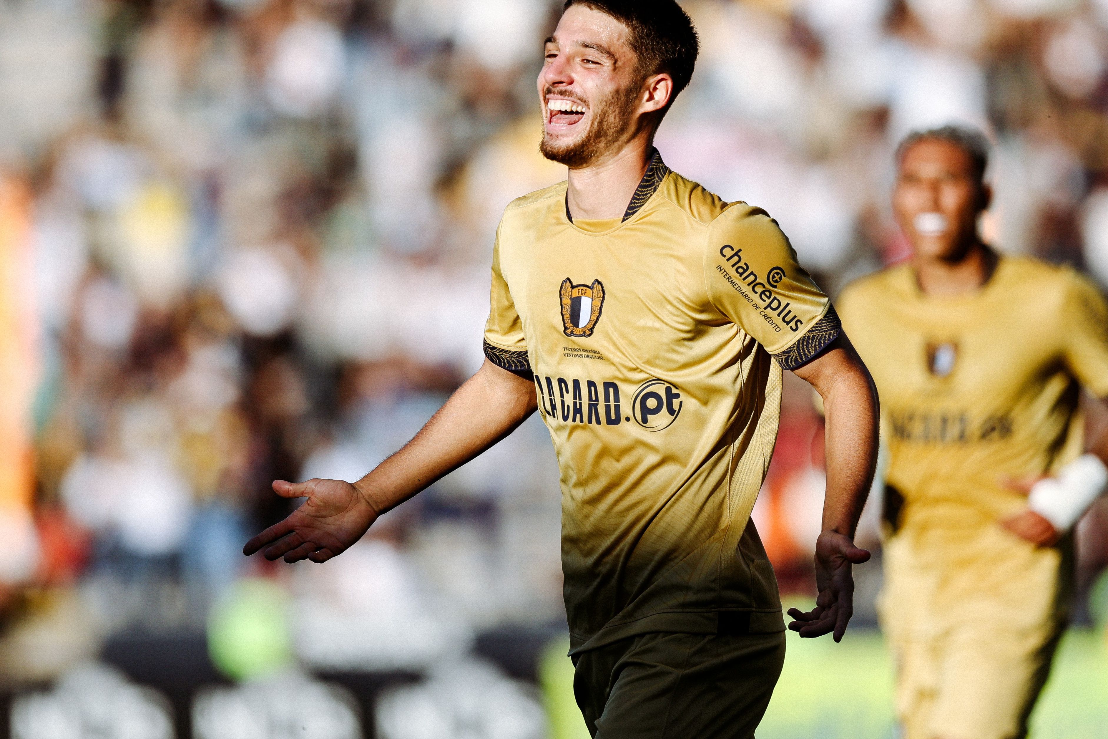 Camisola 14 vive dias felizes em Vila Nova e mantém o foco para mais sucessos - Foto: Famalicão