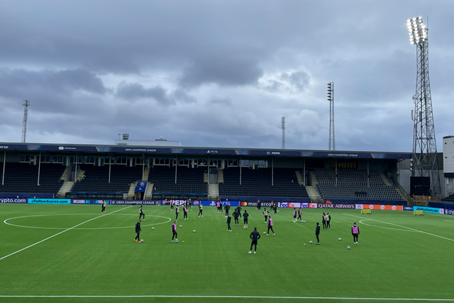 Holofotes da Aspmyra Arena ligados para o treino do Bodo/Glimt - Foto: A BOLA